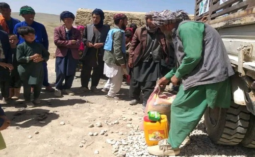 مساعدت مواد غذایی مئوسسه خیریه کودکان افغانستان به بیجا شدگان بلخاب + تصاویر