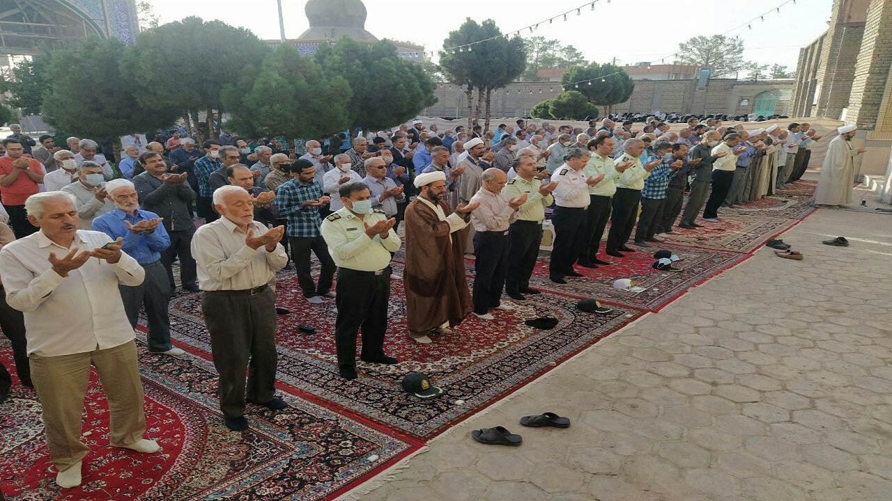 اقامه نماز عید قربان در خراسان جنوبی/ خدا عشق حقیقی بنده است