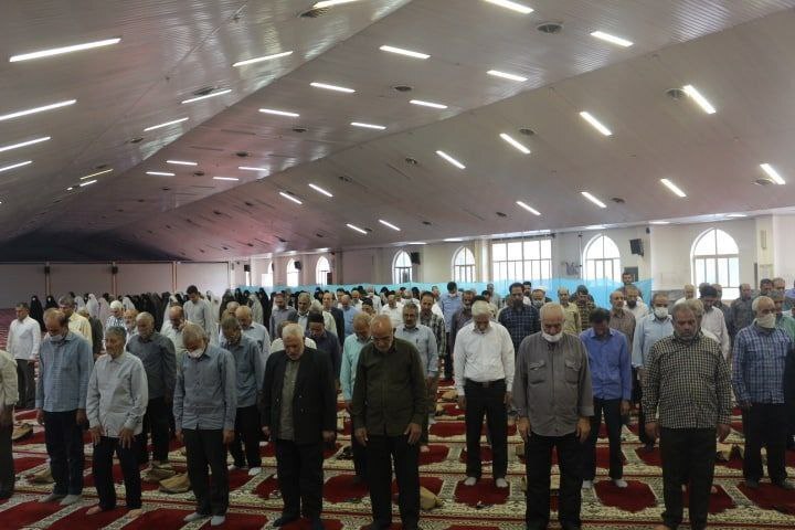 صف نمازگزاران در عید سعید قربان
