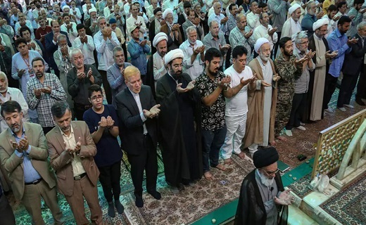 اقامه نماز عید قربان در حرم حضرت معصومه (س) +تصاویر اقامه نماز عید قربان در حرم حضرت معصومه (س) +تصاویر