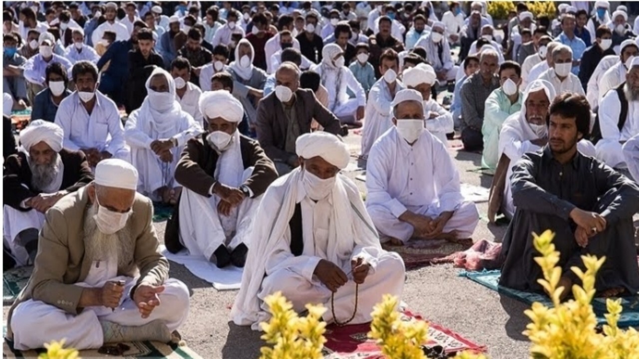 مهاجرین افغانستانی در مشهد نماز عید قربان را به جماعت برپا کردند + فیلم