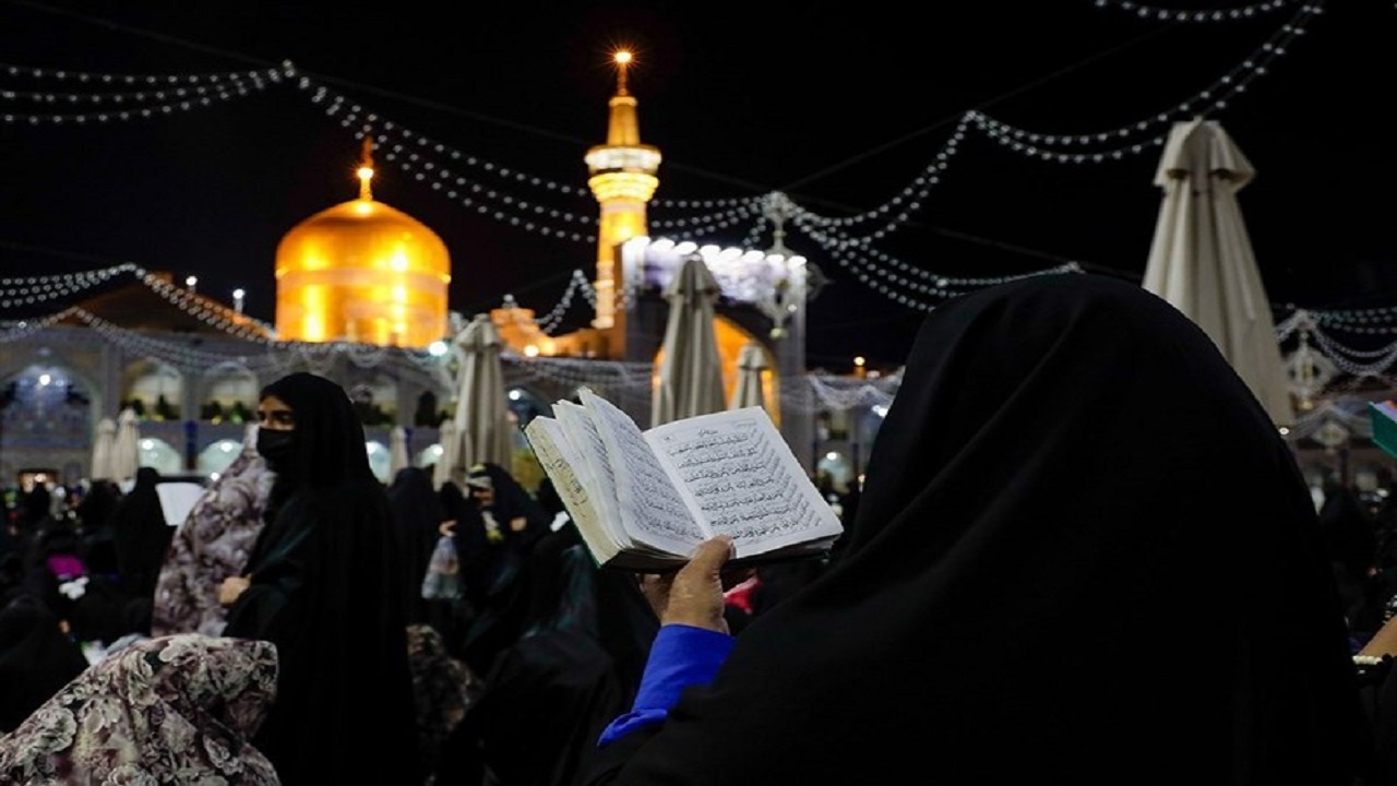 از قلب‌های بی‌پناه ما به ضریح مطهرت تنها پلک زدنی فاصله است