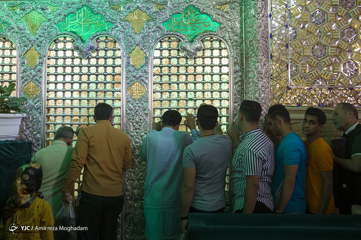 از قلب&zwnj;های بی&zwnj;پناه ما به ضریح مطهرت تنها پلک زدنی فاصله است