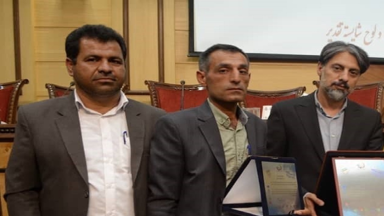 اهدای نشان ملی وجدان محیط زیست به کارکنان چهارمحال و بختیاری