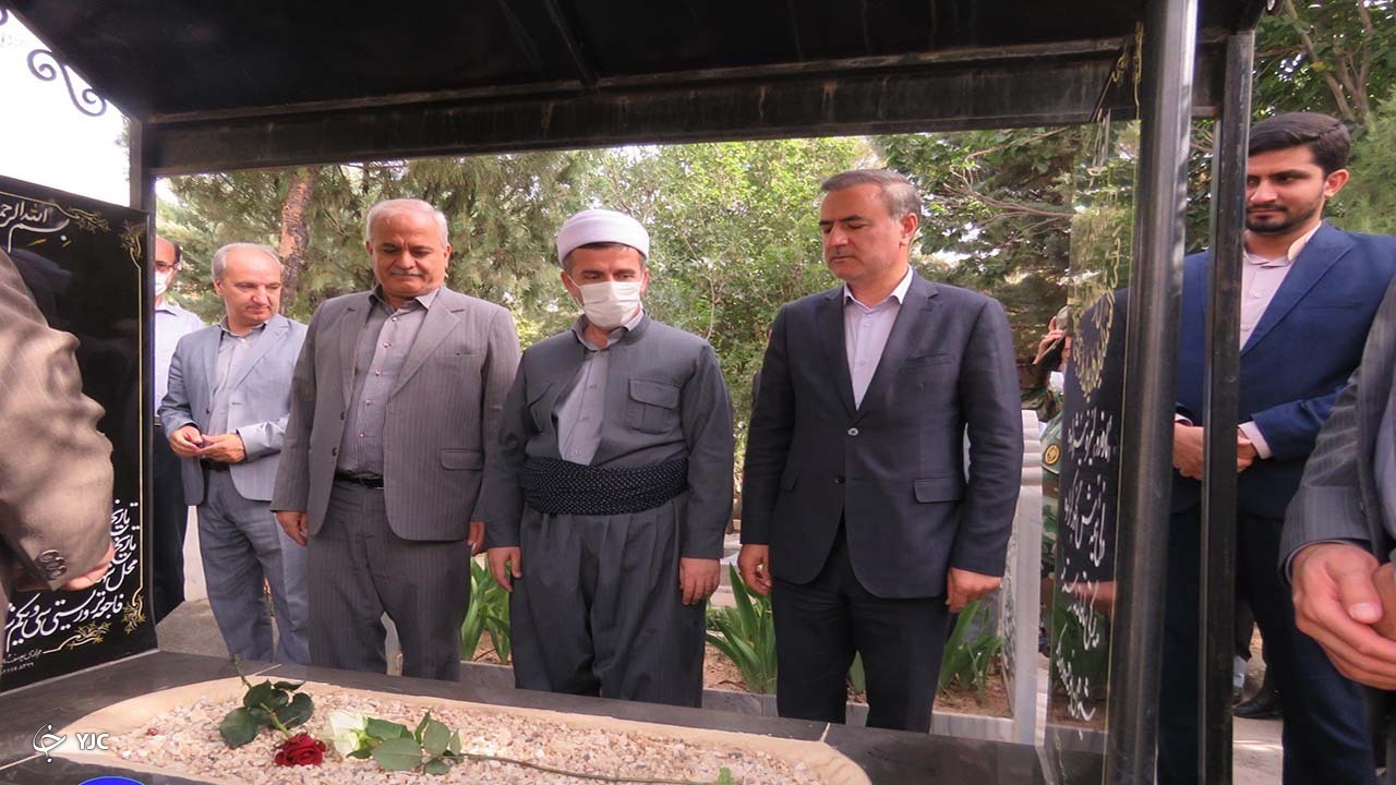 غبارروبی و گلباران مزار شامخ شهیدان مهاباد