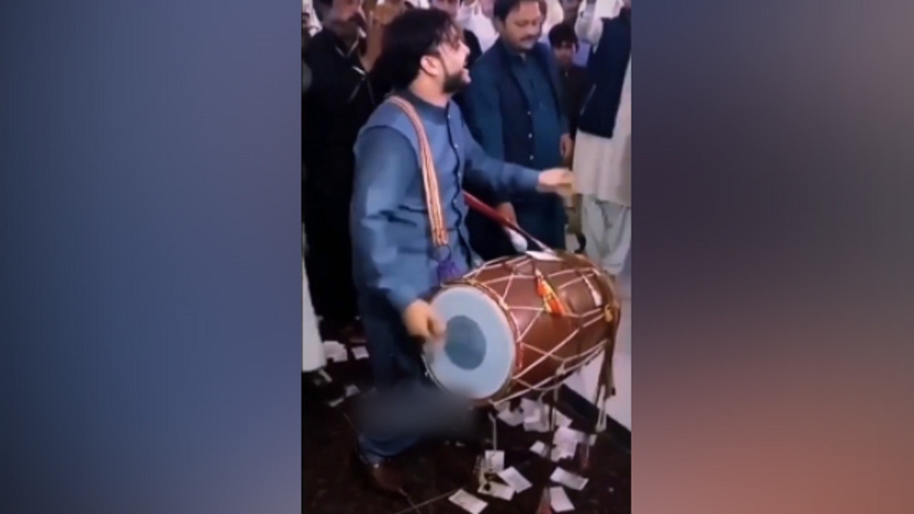 سرعت عمل و هماهنگی هنرمند پاکستانی + فیلم