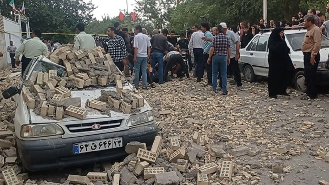 بررسی ابعاد ریزش نمای ساختمان آموزشی در رهنان