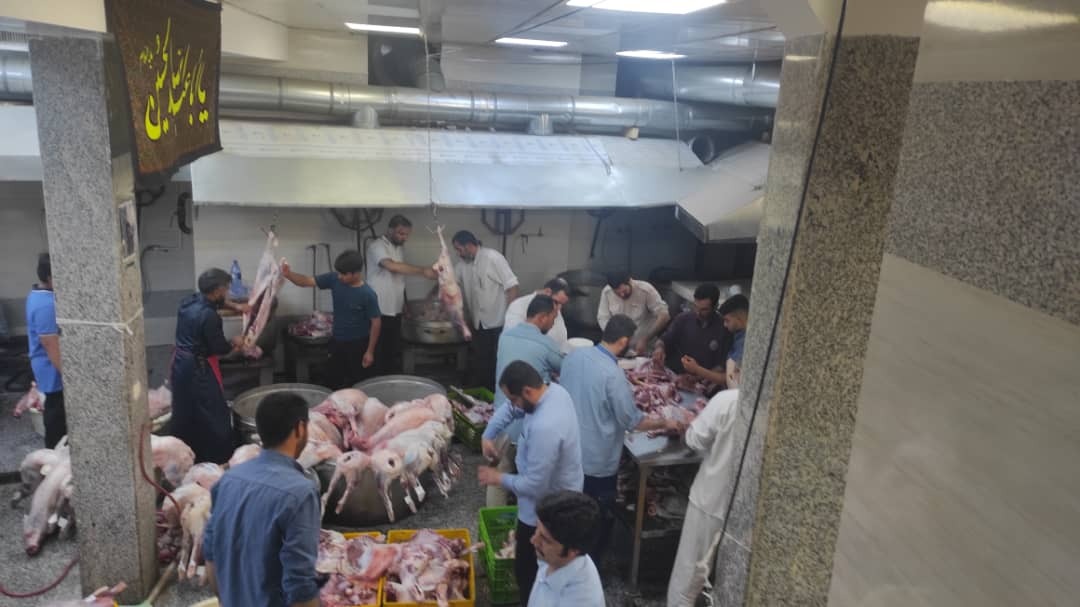 گوشت قربانی بر سفره نیازمندان قم نشست