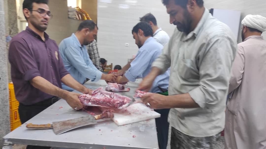 گوشت قربانی بر سفره نیازمندان قم نشست
