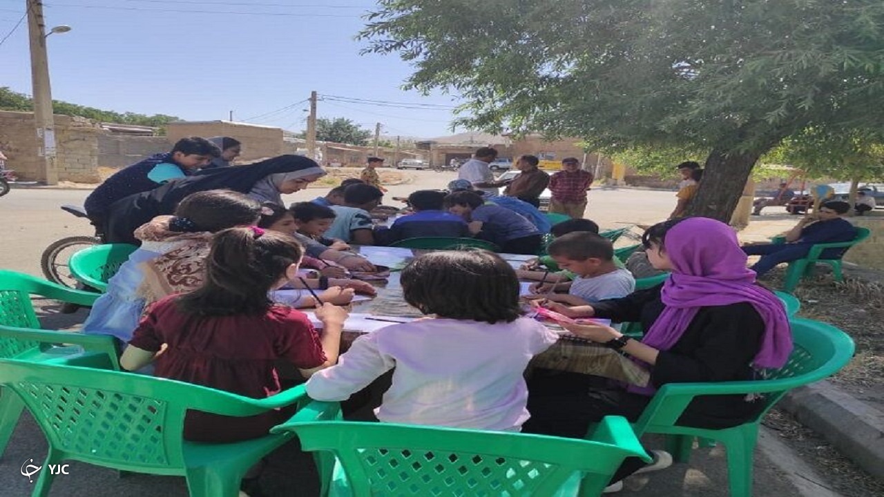 کتابخانه سیار در روستا‌های شاهین‌دژ راه اندازی شد