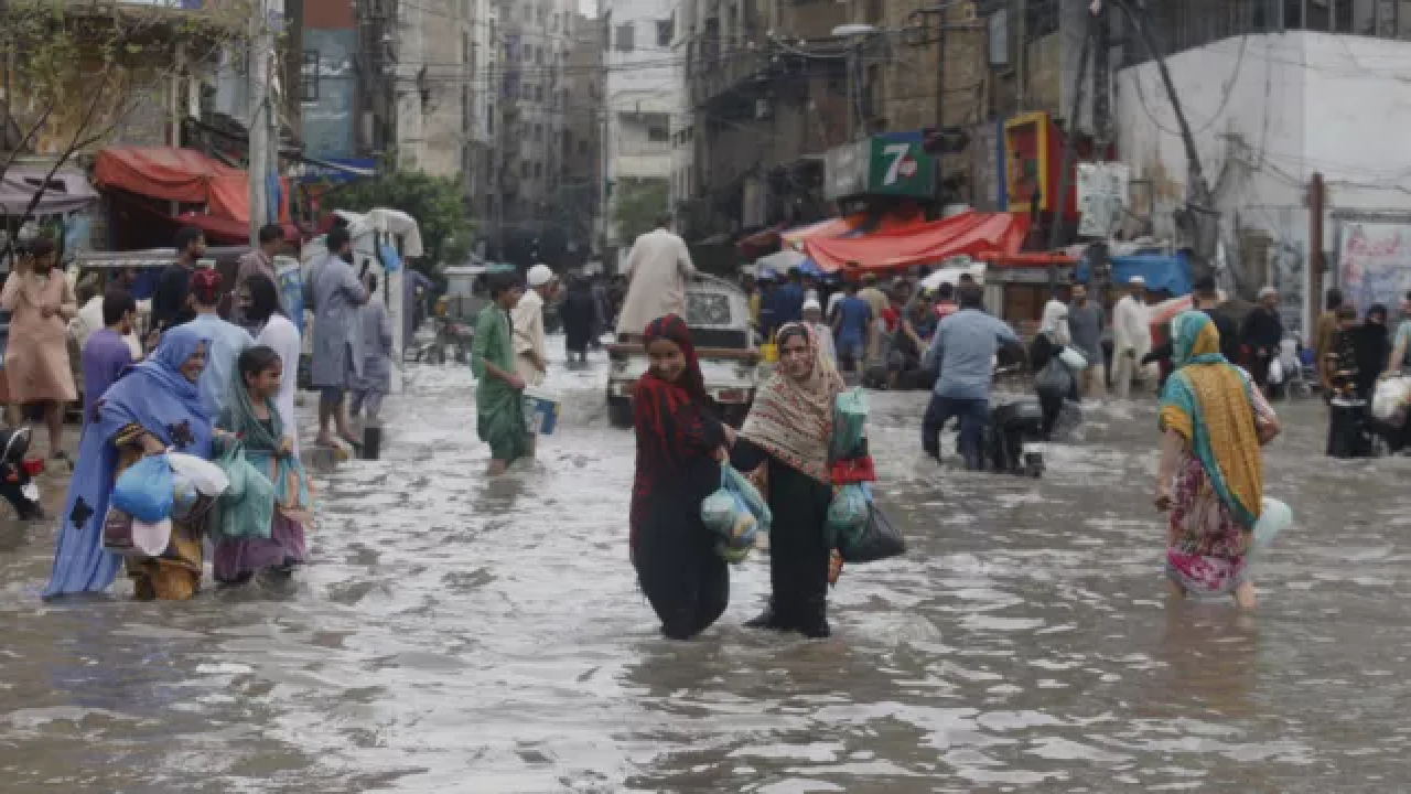 ۱۵۰ کشته بر اثر جاری شدن سیل در پاکستان+ تصاویر