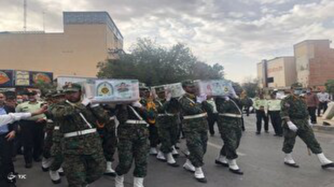 برگزاری آیین تشییع شهیدان مدافع وطن+ تصاویر