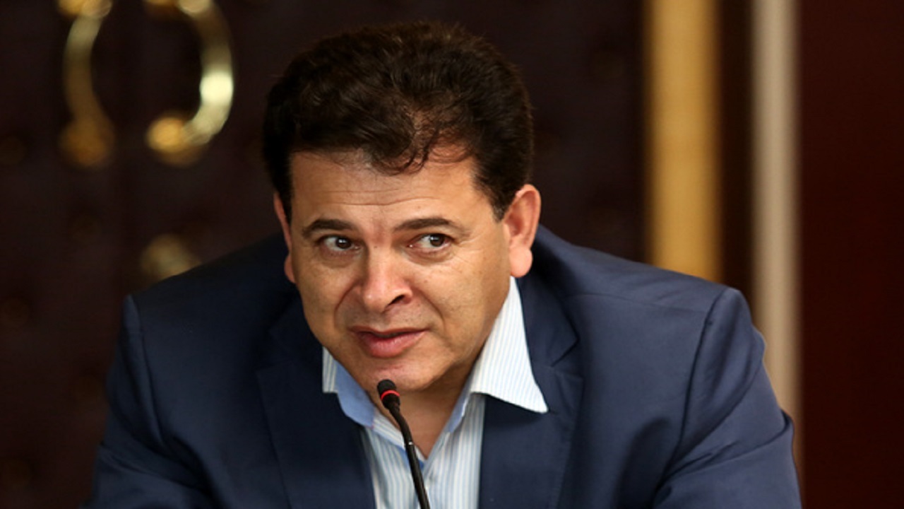 درودگر: برکناری اسکوچیچ تیم ملی فوتبال را بلا تکلیف می‌کند / از تبلیغات محیطی بالای ۱۹۰ میلیارد تومان درآمد داشتیم