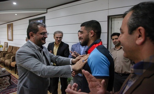 تقدیر استاندار کردستان از مدال&zwnj;آور کشتی آزاد قهرمانی آسیا