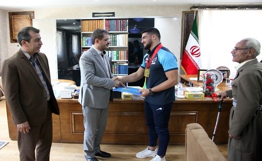 تقدیر استاندار کردستان از مدال&zwnj;آور کشتی آزاد قهرمانی آسیا
