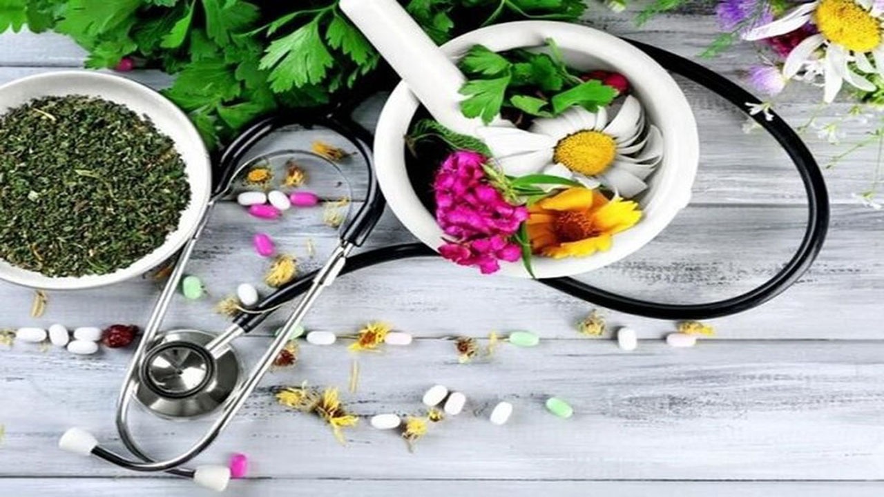 آموزش بدون مجوز دوره‌های طب سنتی پیگرد قانونی دارد