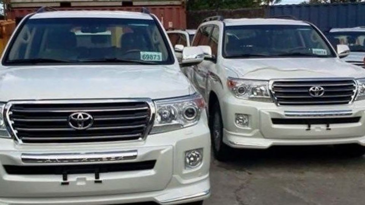 توقیف چهار دستگاه خودرو قاچاق در حاجی آباد