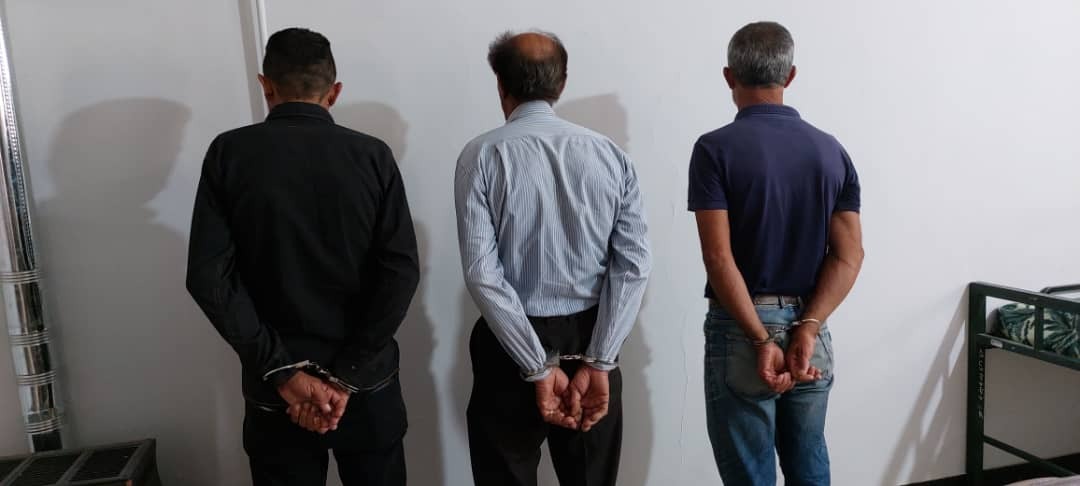 دستبند قانون بر دستان متخلفین کشتن خرس در ایذه
