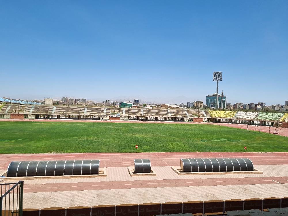 بازدید معاون دفتر فنی گروه نظارت بر اماکن ورزشی کشور از استادیوم ورزشی شهید باهنر کرمان 