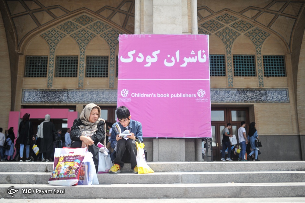 افزایش آثار ترجمه شده نوجوانان را از فرهنگ ایرانی فاصله می دهد