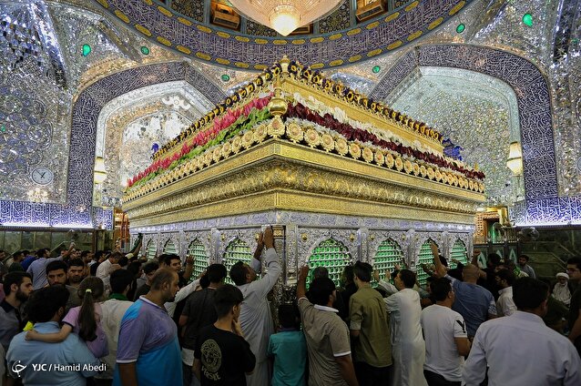 گل آرایی ضریح مطهر امام علی (ع) به مناسبت عید غدیر