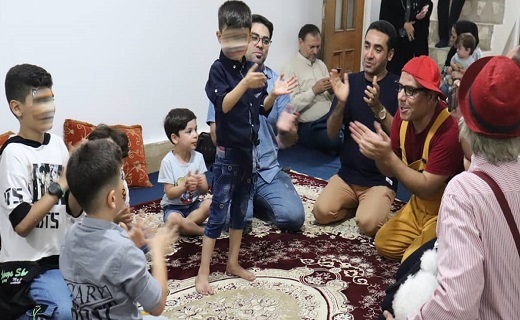 جشن تولدی متفاوت برای فرزند بیمار یک زندانی در قم+تصاویر