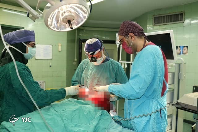 جراحی اصلاح پیشانی برجسته با جابجایی دیواره‌های سینوس فرونتال
