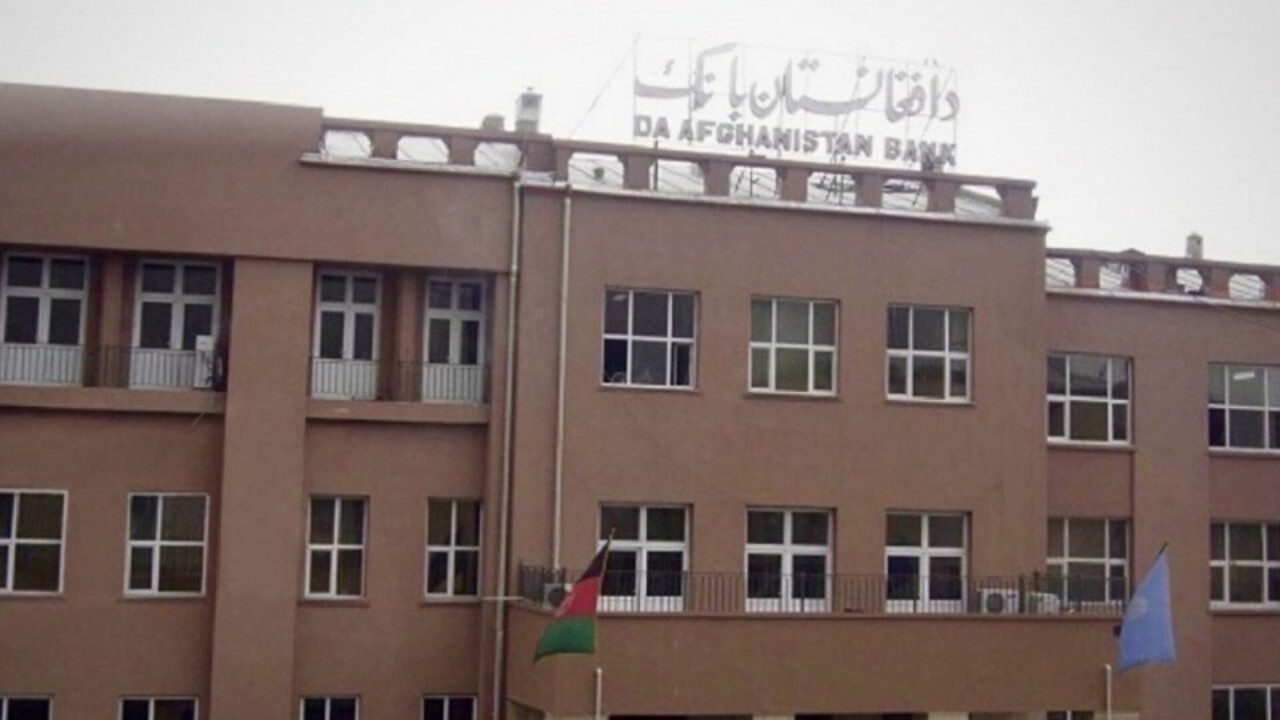 بانک مرکزی ۱۲ میلیون دالر را لیلام می کند