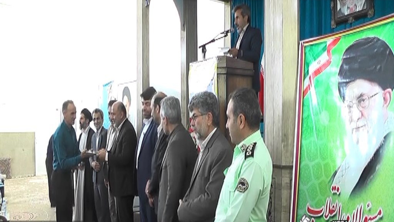 واگذاری ۱۵۰ سند مالکیت عطیه مقام معظم رهبری در شهر بهمن