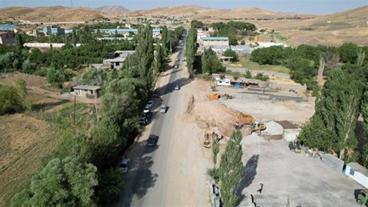 آغاز عملیات تکمیل بلوار ورودی ننله در سنندج