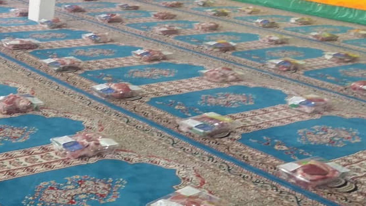 توزیع گوشت نذری در ایزدخواست