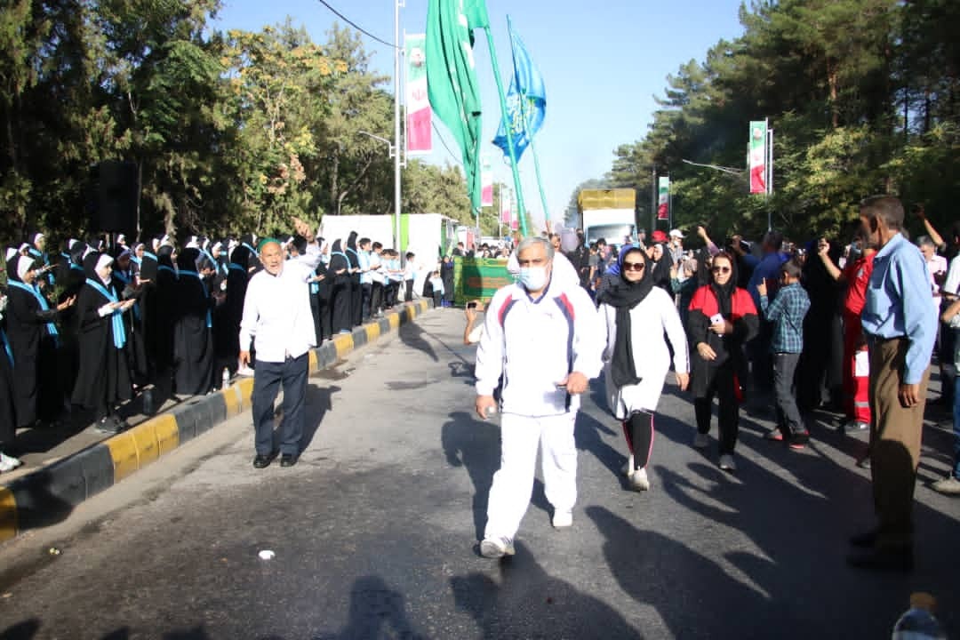 برگزاری همایش پیاده روی خانوادگی غدیر در کرمان