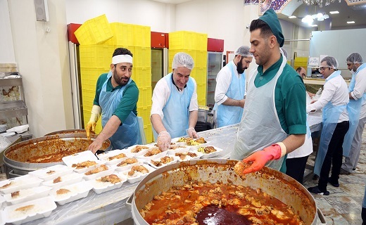 اطعام غدیر در مهمانسرای حرم حضرت معصومه(س) +تصاویر