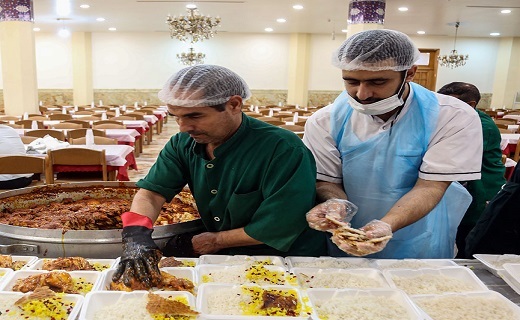 اطعام غدیر در مهمانسرای حرم حضرت معصومه(س) +تصاویر