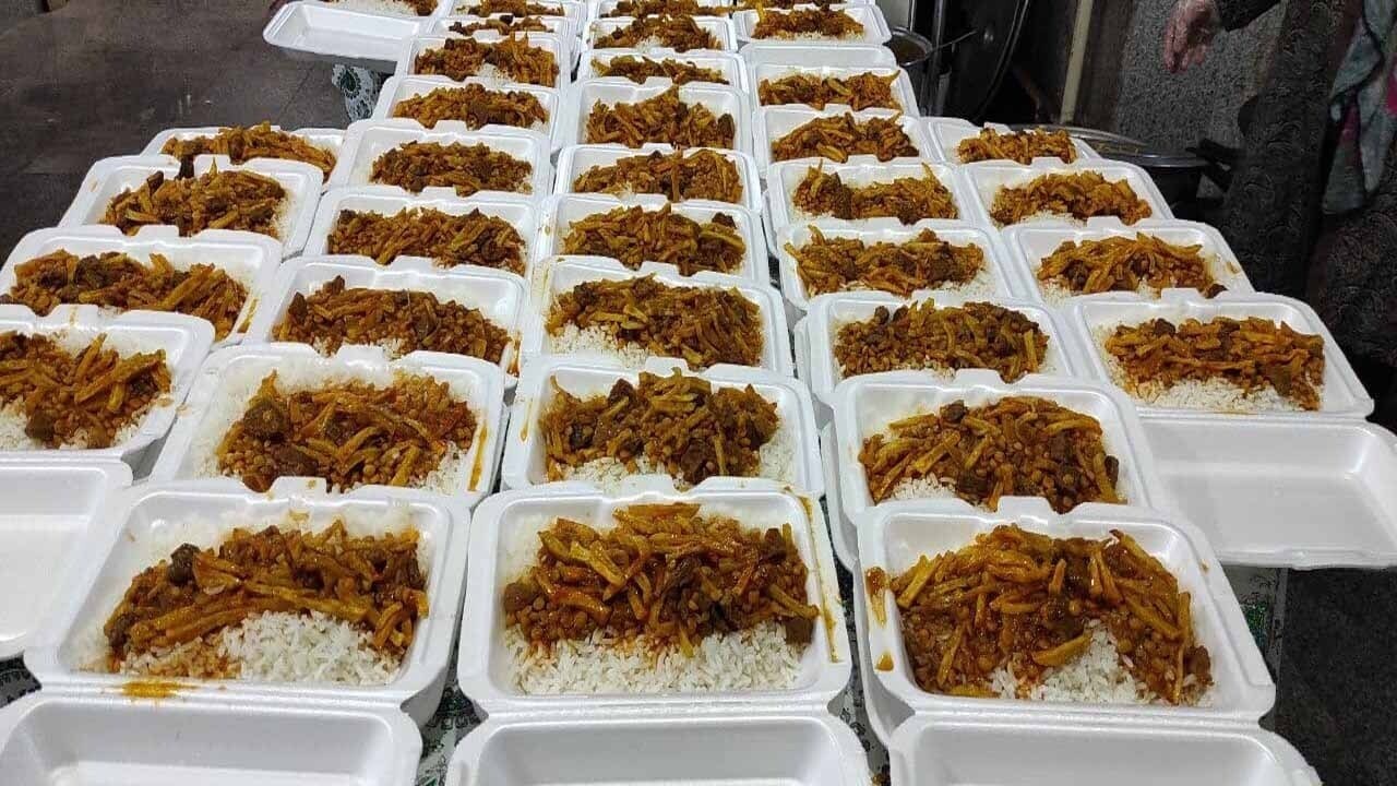 بیش از ۲۶ هزار پرس غذای گرم در خراسان جنوبی توزیع شد + تصاویر