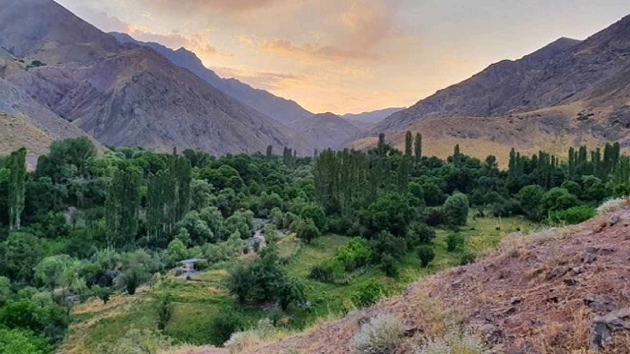 فراز قله شاه البرز، کل منطقه را پیش چشم شما می‌گذارد