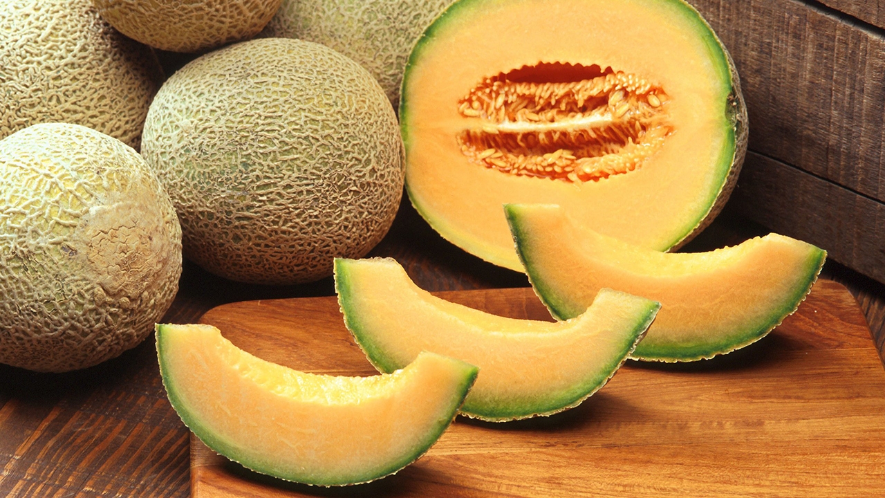 خوردن طالبی و خربزه با این مواد غذایی اکیدا ممنوع!
