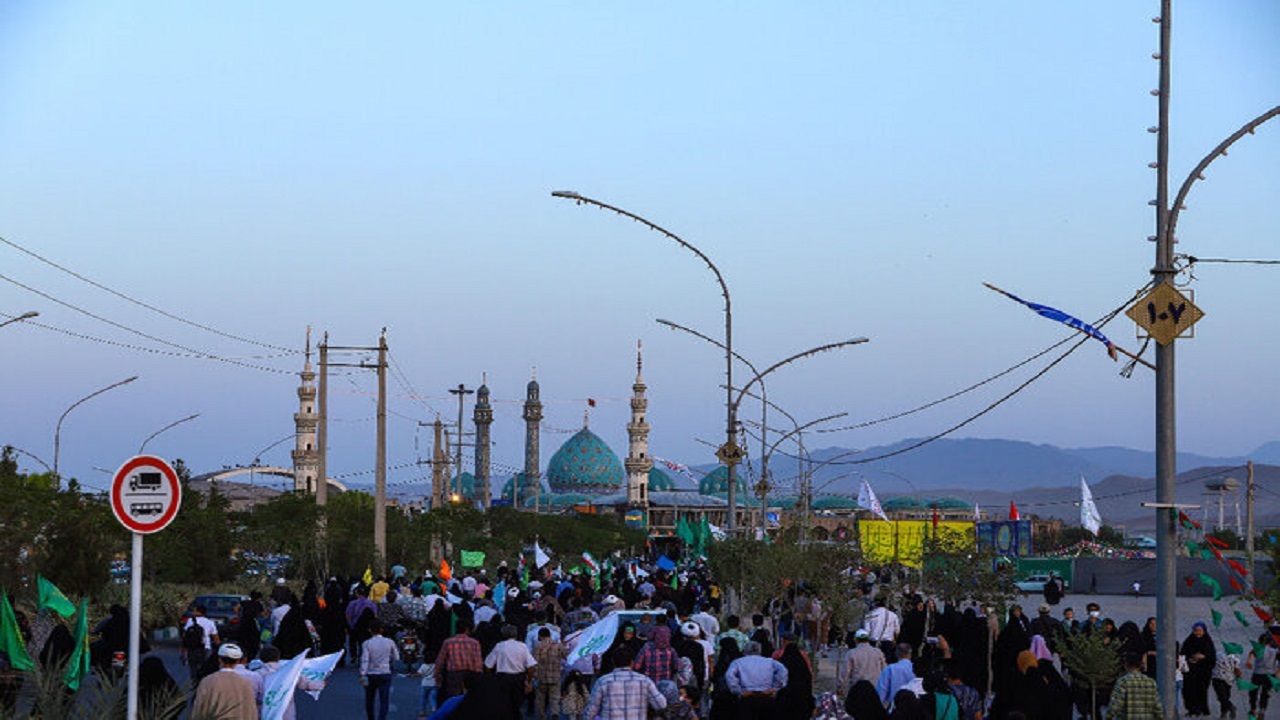 همایش بزرگ پیاده روی غدیر در قم برگزار شد