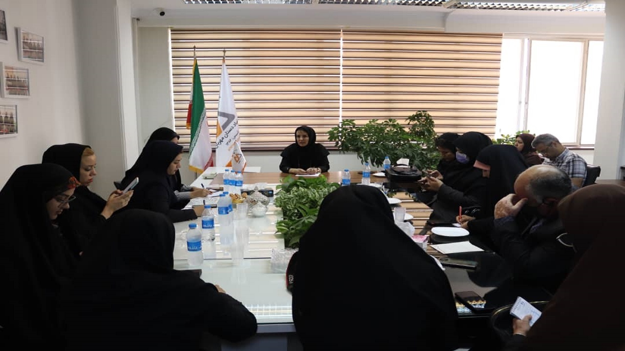 دستان مهربانی که برای اشتغال سرپرستان خانوار کم نمی گذارد