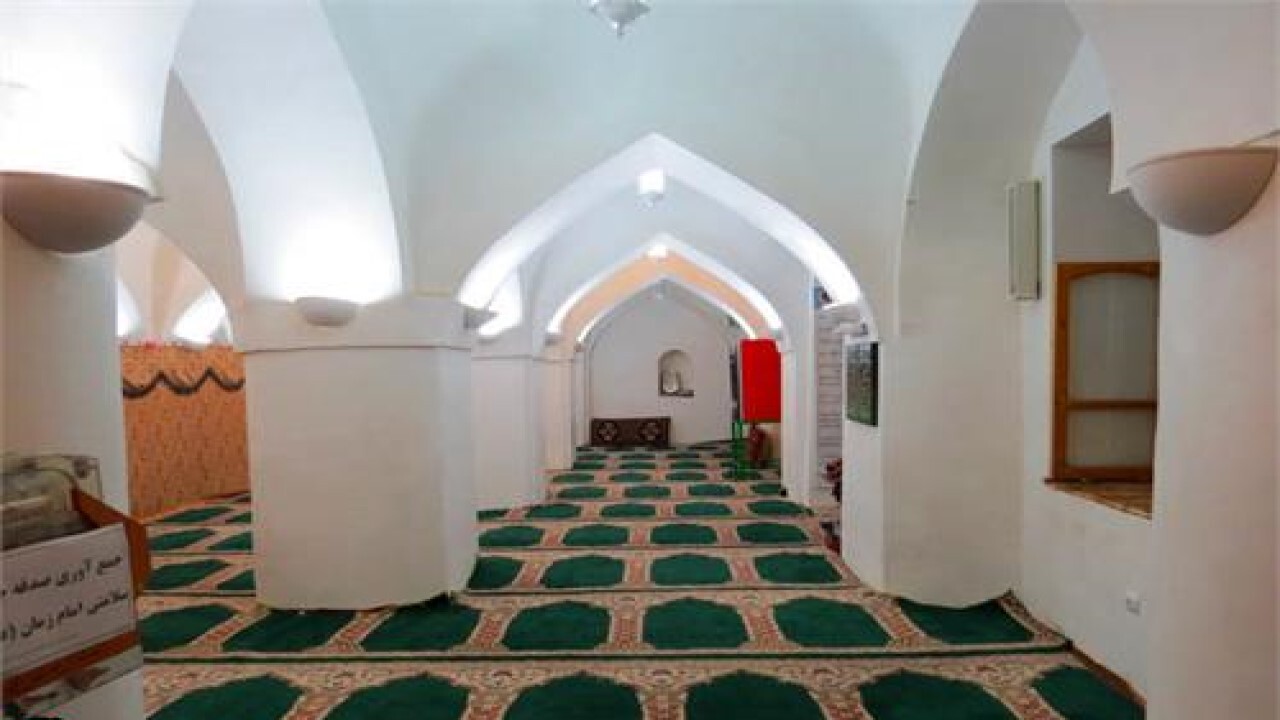 مسجدی در میان کویر و رودخانه کال شور