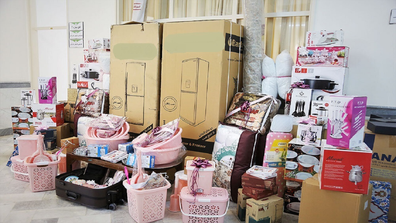اهدای ۲ سری جهیزیه به افراد نیازمند بروجن