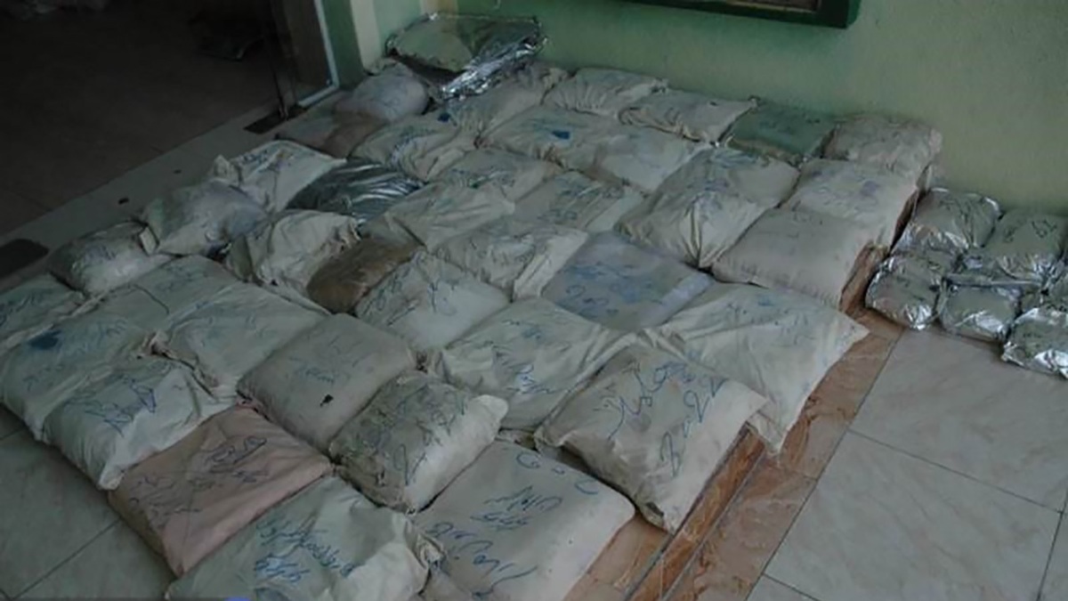 کشف بیش از 400 کیلو مواد مخدر و دستگیری دو نفر در بستک