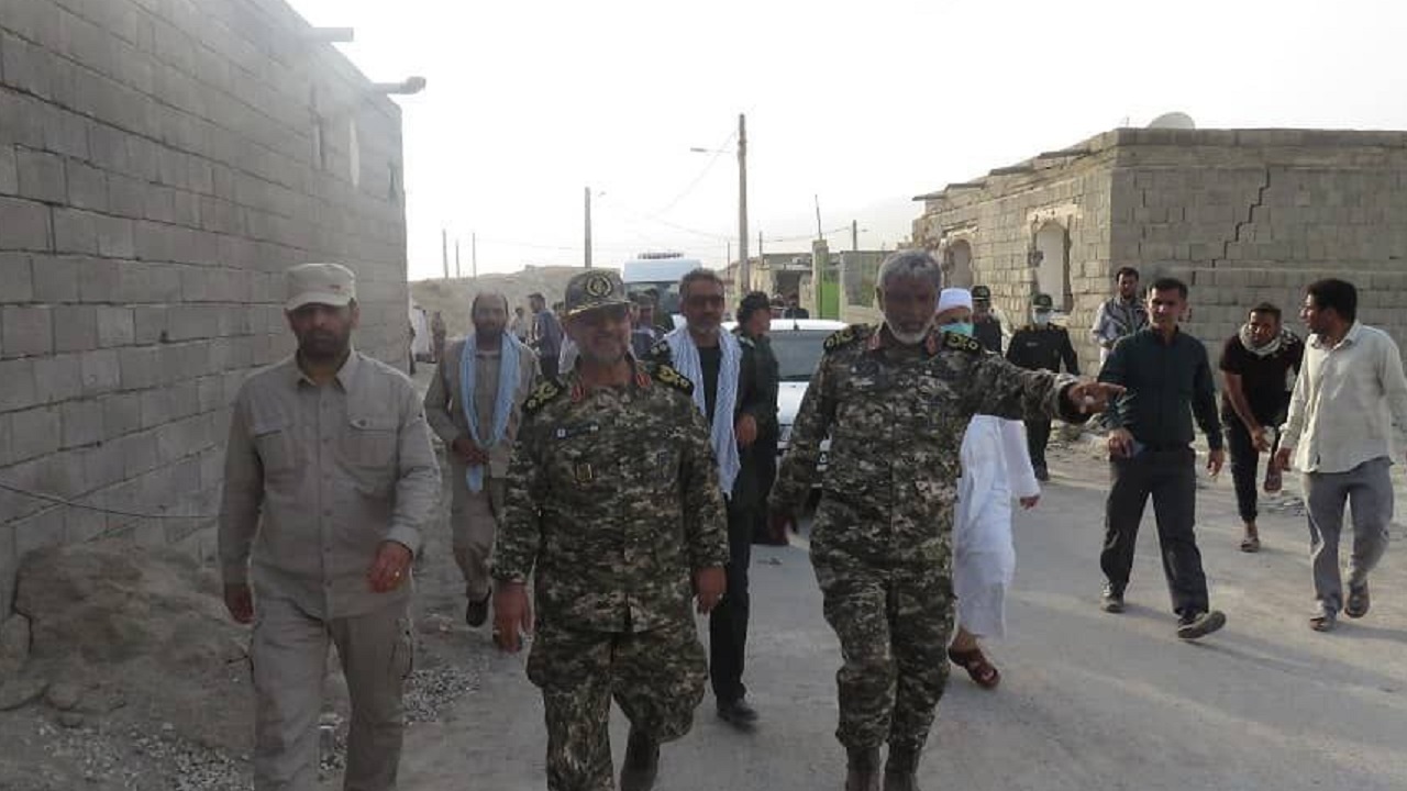 بازدید فرمانده نیروی دریایی سپاه از روستای زلزله زده برکه سفلین