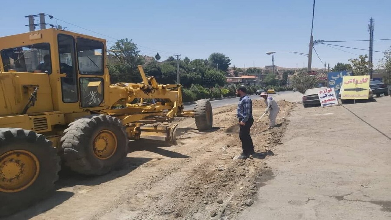 آغاز عملیات اجرایی آسفالت مکانیزه بلوار اصلی حصار/ ادامه تعریض کمربندی