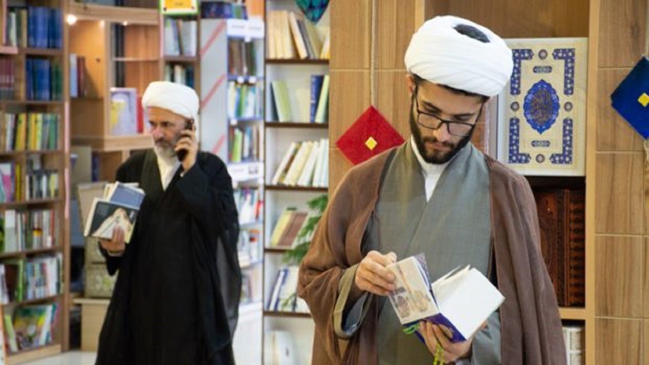 برخی کتب دینی ممیزی می‌شود /تخصیص ۲۹ درصد کاغذ کشور به قم