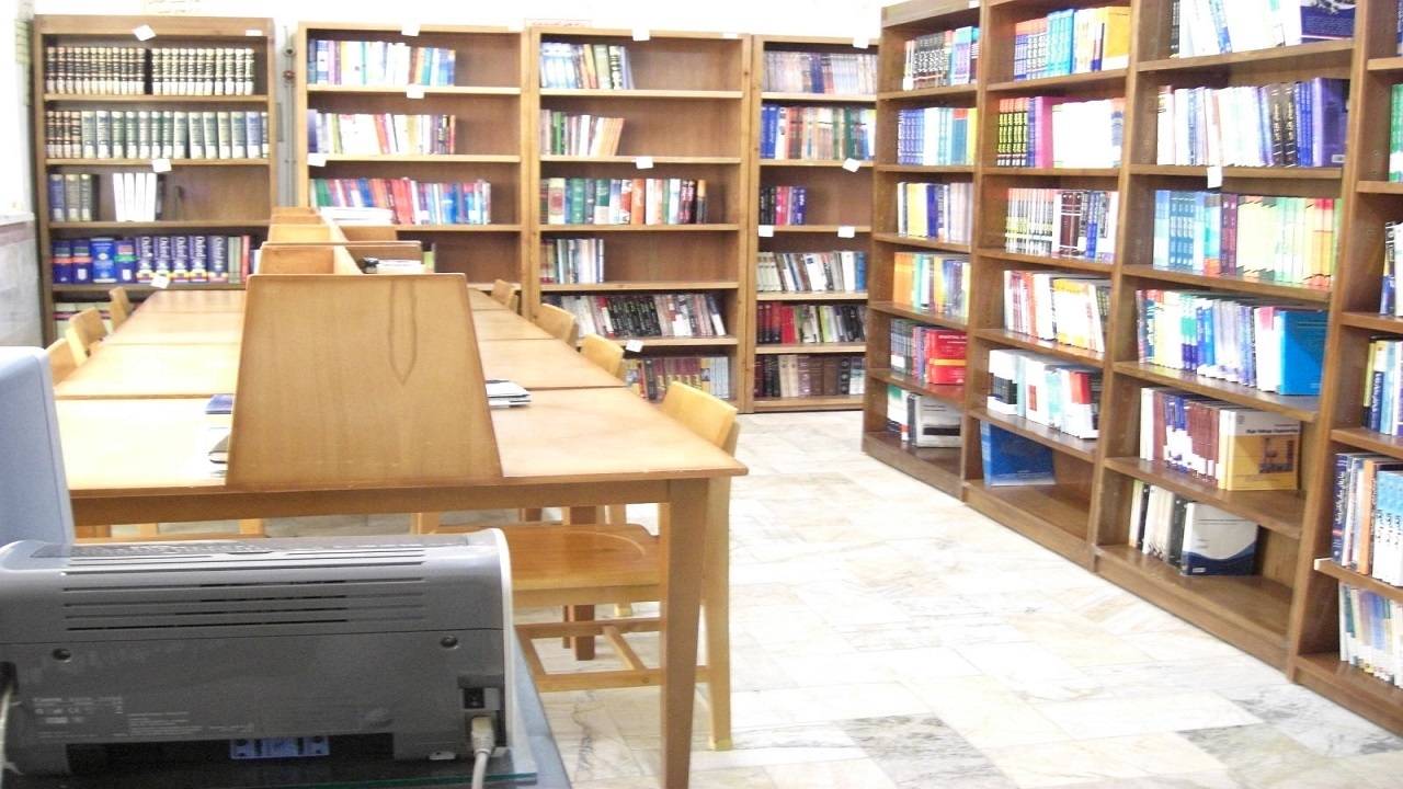 بلا تکلیفی کتابخانه مرکزی قاین در نبود مجری