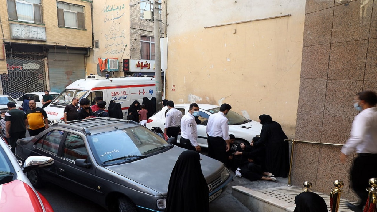 گازگرفتگی ۳۰ مسافر یک هتل ۹طبقه در مشهد/ تخلیه بیش از ۳۰۰ نفر توسط آتش نشانان