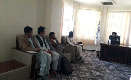 دیدار اعضای مشورتی جوانان دایکندی با رئیس اطلاعات و فرهنگ طالبان در این ولایت + تصاویر دیدار اعضای مشورتی جوانان دایکندی با رئیس اطلاعات و فرهنگ طالبان در این ولایت + تصاویر