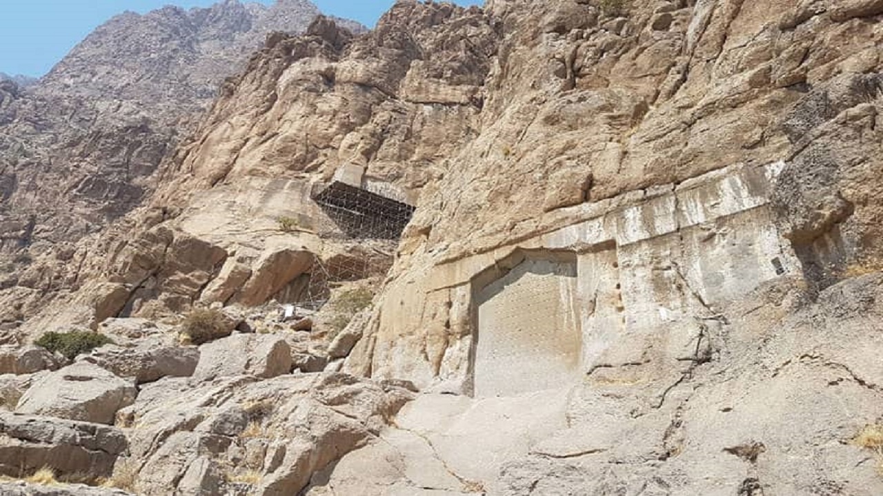 بزرگترین سنگ نوشته جهان در مسیر نابودی + فیلم