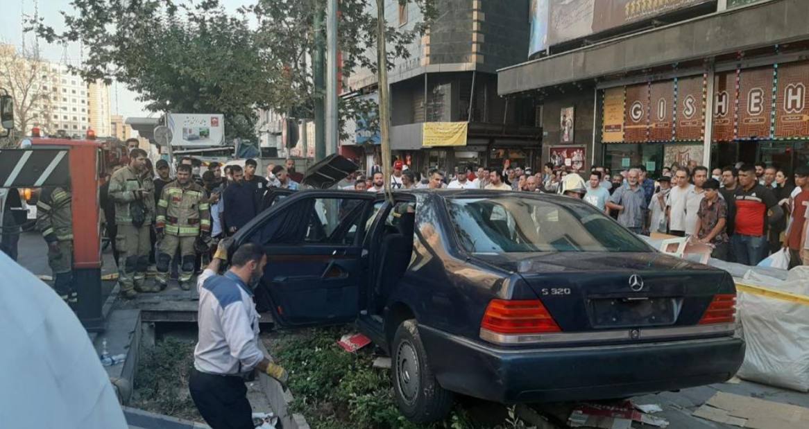 خودروی تشریفاتی در تصادف امروز، متعلق به وزارت خارجه است